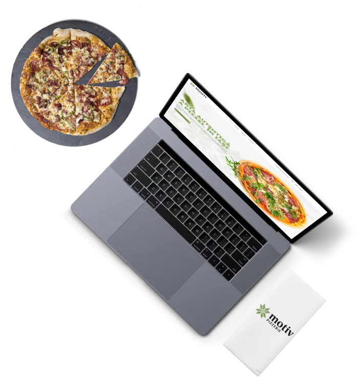 Laptop cu o imagine de pe site-ul Motiv Pizza